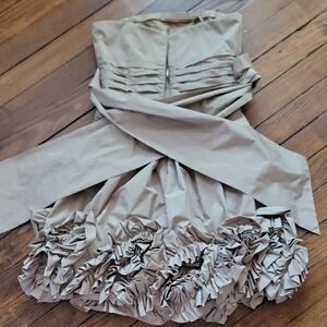 Elegant Strapless Dress with Ruffle Hem